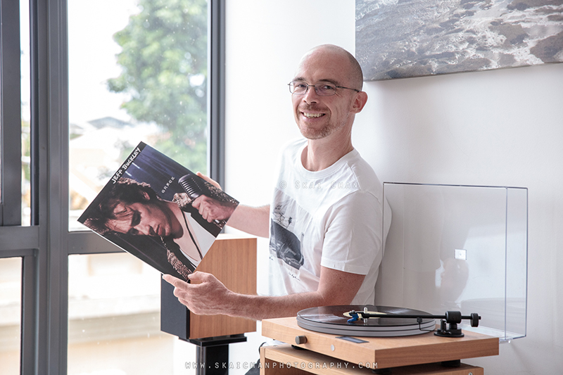 Lifestyle gramophone photoshoot with Jerome Cheze at home