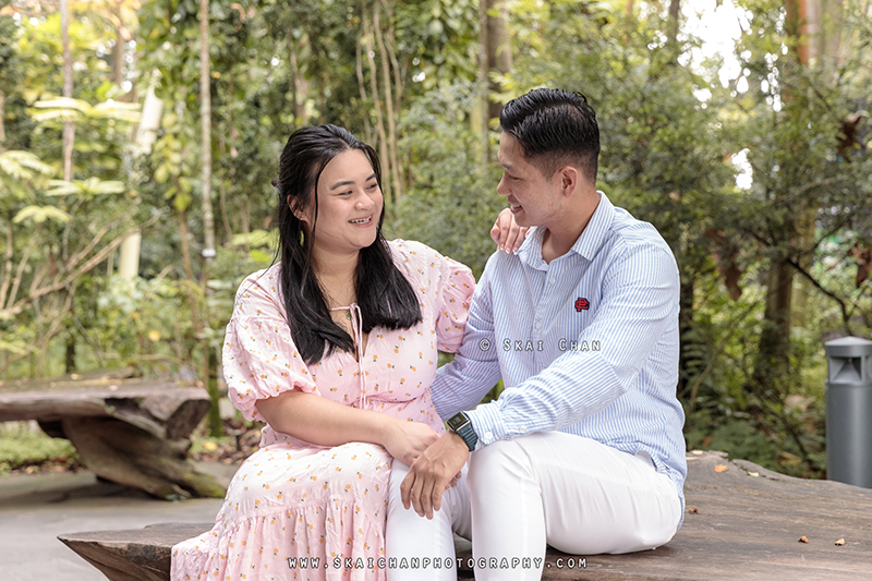 Outdoor casual couple photoshoot with Andrew & Vicky at World of Plants & Water Lily Pond (Gardens By The Bay)