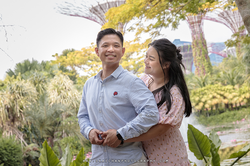 couple photography at water lily pond, gardens by the bay couple photography at water lily pond, gardens by the bay