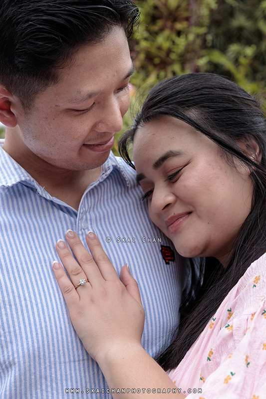 Outdoor casual couple photoshoot with Andrew & Vicky at World of Plants & Water Lily Pond (Gardens By The Bay)