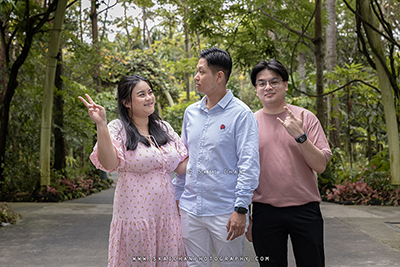 Outdoor Friends Vacation Photoshoot - Andrew, Vicky & Peter @ World of Plants (Gardens By The Bay)