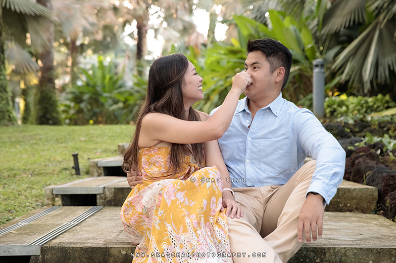 Outdoor couple photoshoot with Jason & Natalie at Dragonfly Lake & Silver Garden (Gardens By The Bay)