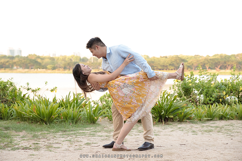 Outdoor couple photoshoot with Jason & Natalie at Dragonfly Lake & Silver Garden (Gardens By The Bay)