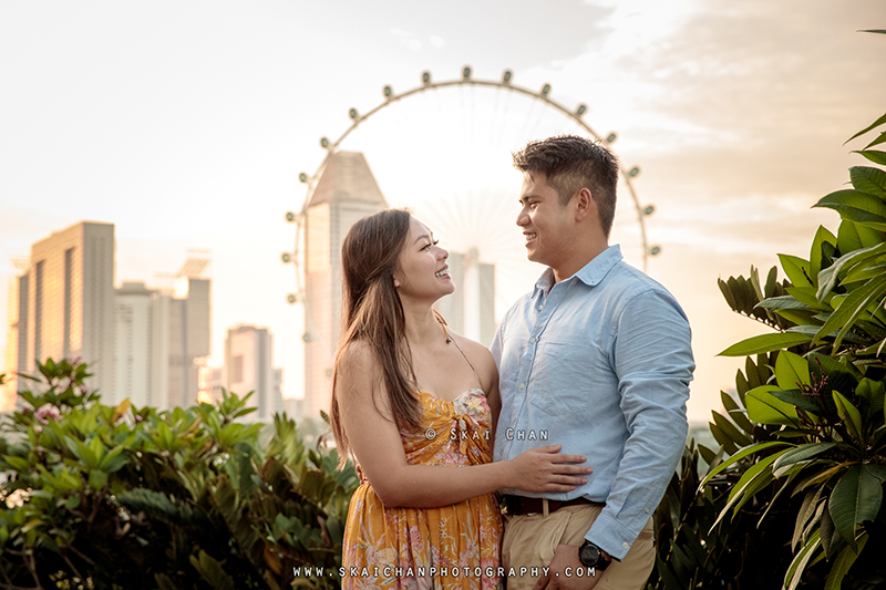 Outdoor couple photoshoot with Jason & Natalie at Dragonfly Lake & Silver Garden (Gardens By The Bay)