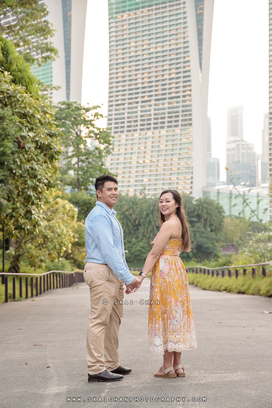 Outdoor couple photoshoot with Jason & Natalie at Dragonfly Lake & Silver Garden (Gardens By The Bay)