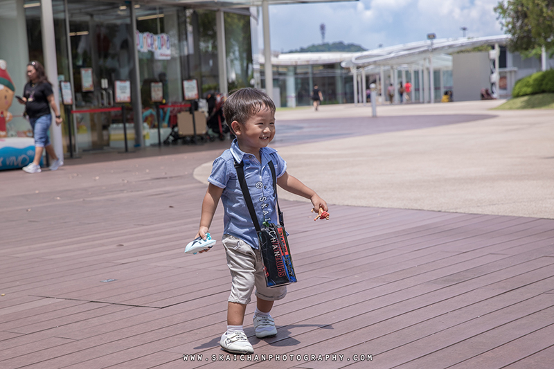 Children photoshoot with Nicholas, Jonathan & Iverina at Vivocity Rooftop