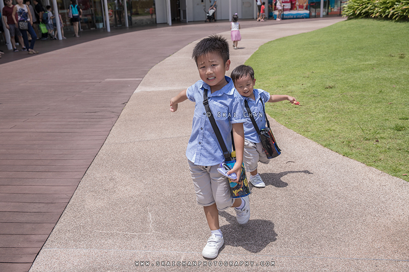 Children photoshoot with Nicholas, Jonathan & Iverina at Vivocity Rooftop