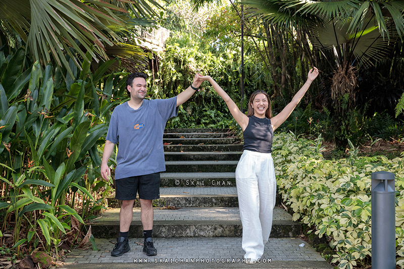 Outdoor couple photoshoot with Andre & Yen at Chinese Garden & Supertree Groves (Gardens By The Bay)