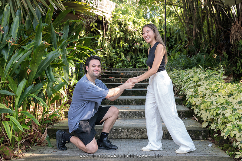 Outdoor couple photoshoot with Andre & Yen at Chinese Garden & Supertree Groves (Gardens By The Bay)