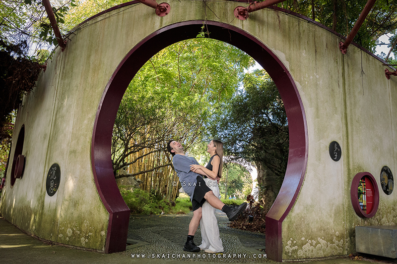 Outdoor couple photoshoot with Andre & Yen at Chinese Garden & Supertree Groves (Gardens By The Bay)