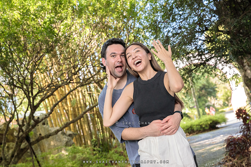 Outdoor couple photoshoot with Andre & Yen at Chinese Garden & Supertree Groves (Gardens By The Bay)