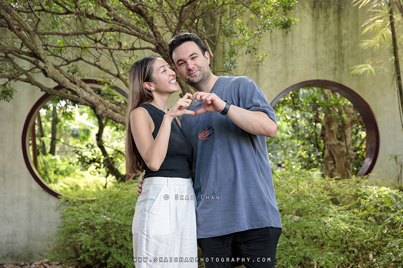 Outdoor couple photoshoot with Andre & Yen at Chinese Garden & Supertree Groves (Gardens By The Bay)