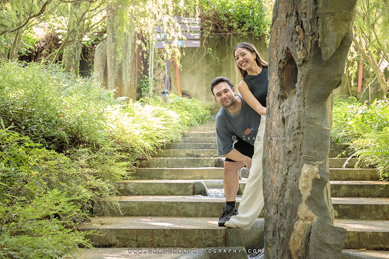 Outdoor couple photoshoot with Andre & Yen at Chinese Garden & Supertree Groves (Gardens By The Bay)