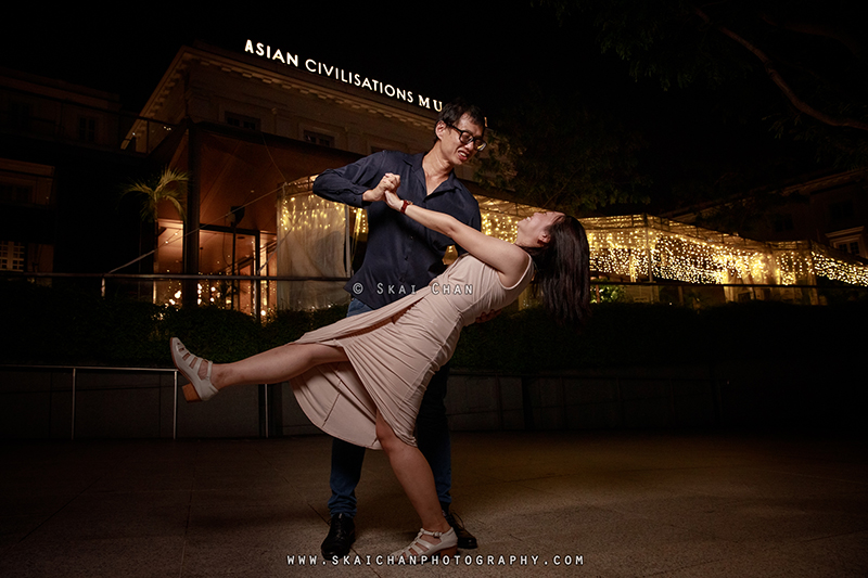 Night couple photoshoot with Raymond & Serena at Promenade Boat Quay