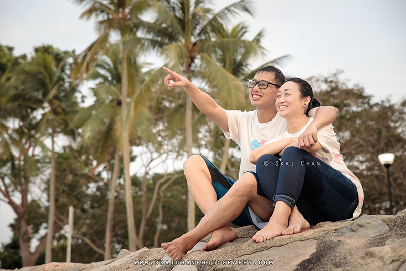 Beach couple photoshoot with Raymond & Serena at Pasir Ris Park