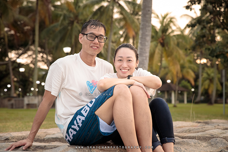 Beach couple photoshoot with Raymond & Serena at Pasir Ris Park