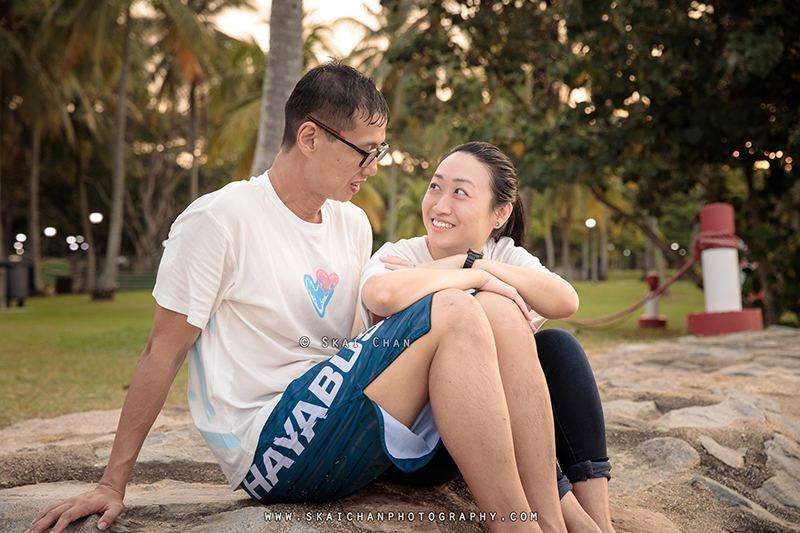 Beach couple photoshoot with Raymond & Serena at Pasir Ris Park