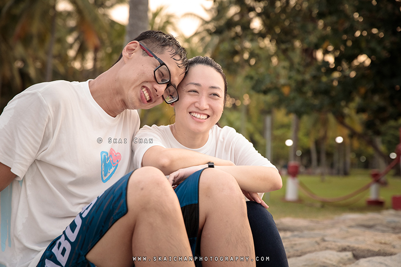 Beach couple photoshoot with Raymond & Serena at Pasir Ris Park