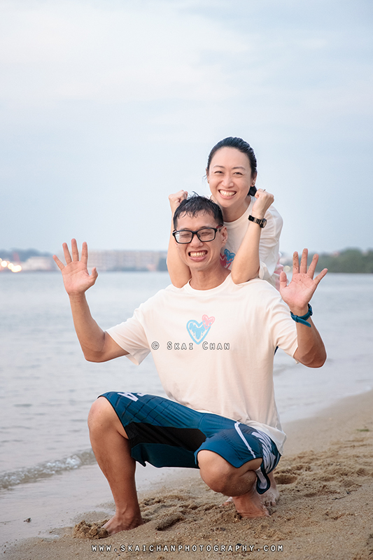 Beach couple photoshoot with Raymond & Serena at Pasir Ris Park