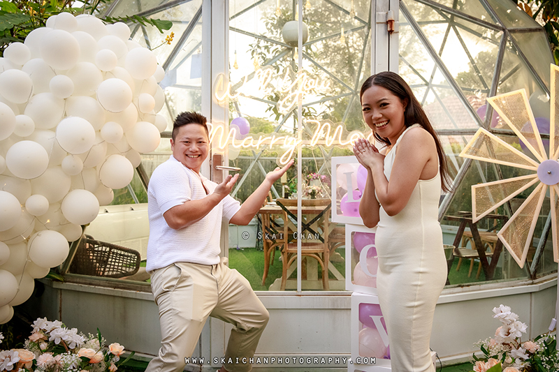 Outdoor couple photoshoot with Andy & Kristine at The SummerHouse