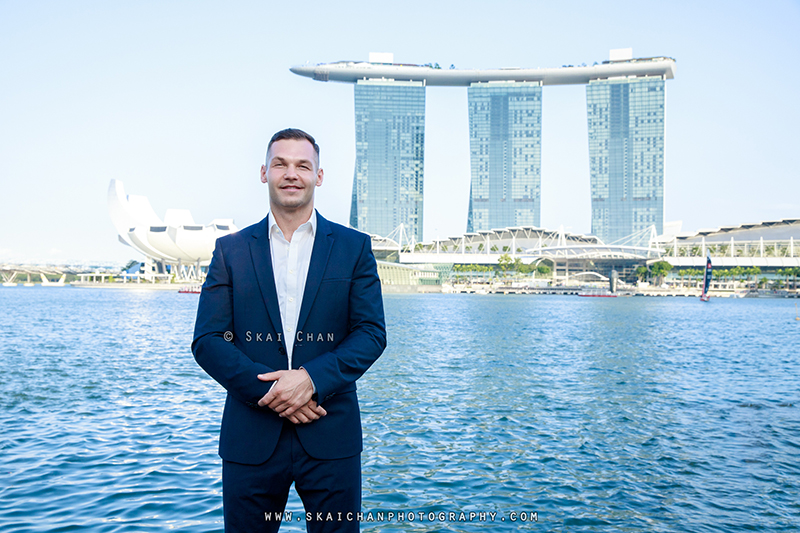 Outdoor casual corporate photoshoot with Patrick @ Merlion Park