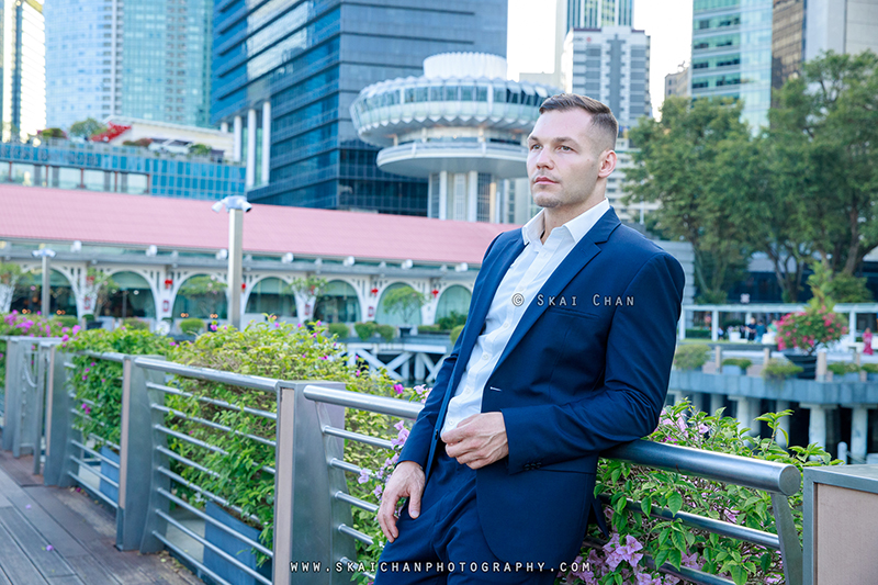 Outdoor casual corporate photoshoot with Patrick @ Merlion Park