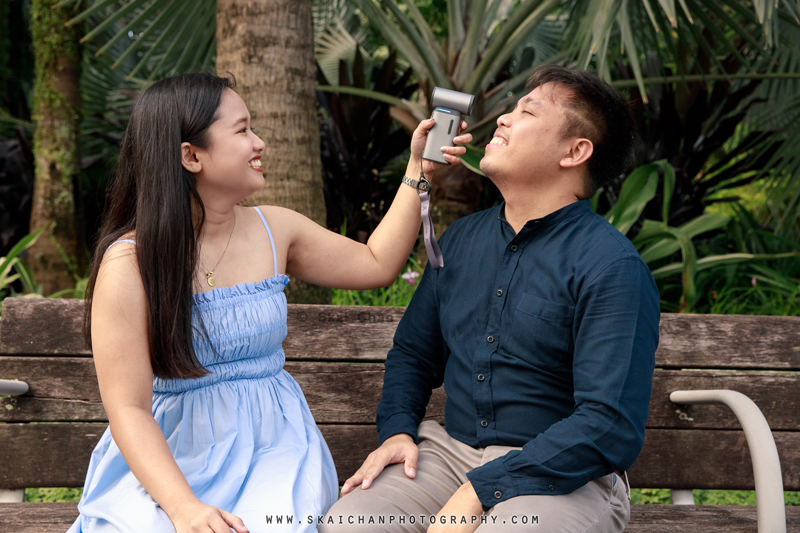 Outdoor casual couple photoshoot with Bryan & Abby at Gardens by the Bay