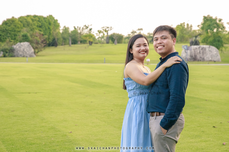 Outdoor casual couple photoshoot with Bryan & Abby at Gardens by the Bay