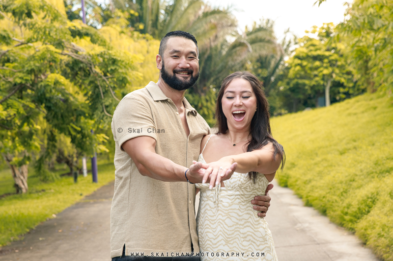 Outdoor casual couple photoshoot session with Ted & Holland at Gardens by the Bay Outdoor casual couple photoshoot session with Ted & Holland at Gardens by the Bay