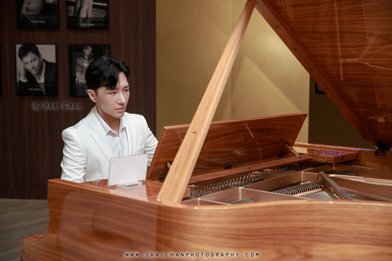 Piano photoshoot session with Leonard @ Steinway & Sons (ION Orchard)