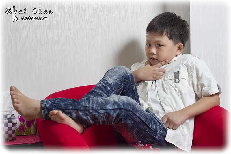 Indoor children photoshoot with Dylan at Joyous Nails Seng Kang