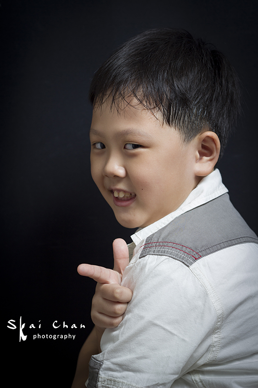 Indoor children photoshoot with Dylan at Joyous Nails Seng Kang