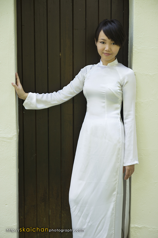 Traditional Dress - Vietnamese Ao Dai photoshoot with KT Pham at Duxton Plain Park