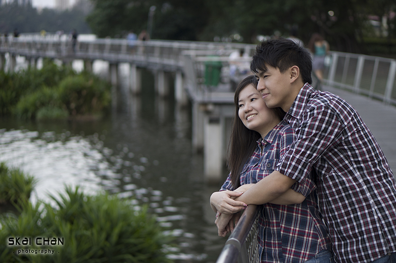 Creative and cute outdoor couple photoshoot with Derrick and Ariel at Jurong Lake Gardens