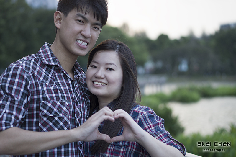 Creative and cute outdoor couple photoshoot with Derrick and Ariel at Jurong Lake Gardens