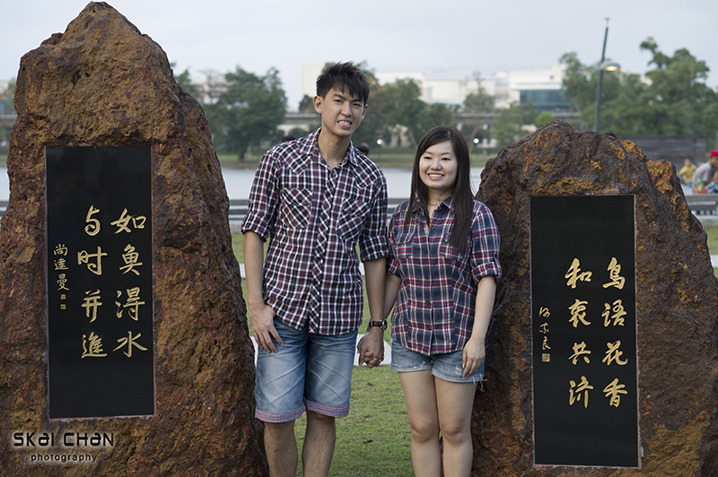 Creative and cute outdoor couple photoshoot with Derrick and Ariel at Jurong Lake Gardens