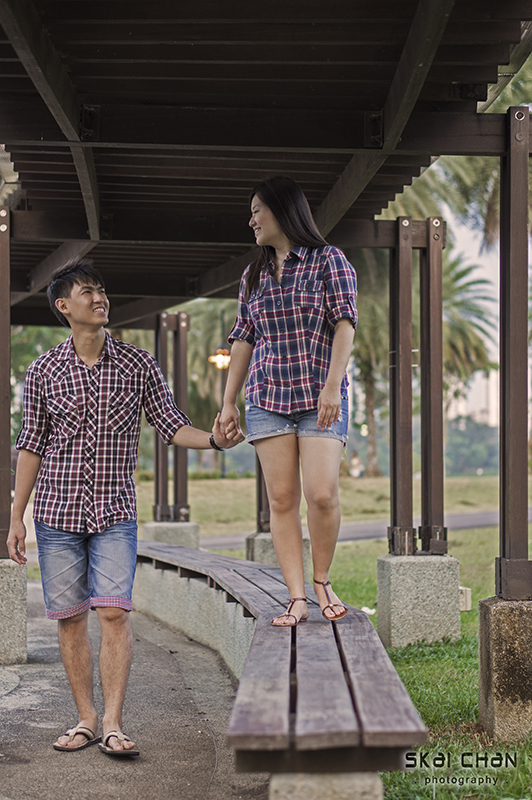 Creative and cute outdoor couple photoshoot with Derrick and Ariel at Jurong Lake Gardens