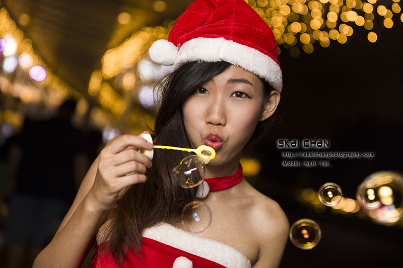 Christmas Themed santarina portrait photoshoot with April at Vivocity Rooftop