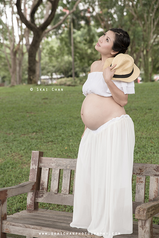 Maternity/Pregnancy portrait photoshoot with Monica Weng-Ong at Punggol Park