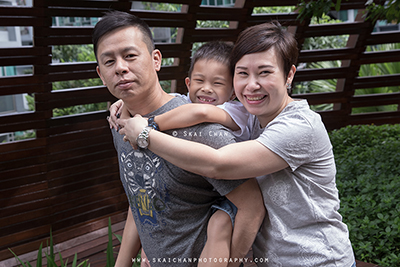 outdoor family photoshoot in Singapore