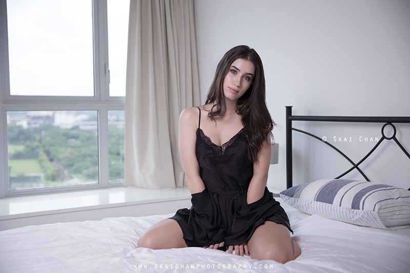 Bedroom boudoir photoshoot with Leila Barrick