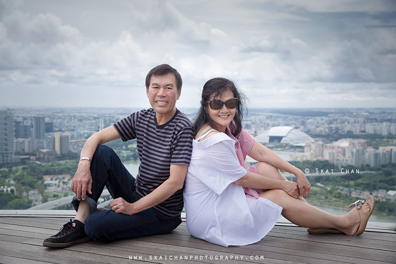 Outdoor casual couple photoshoot with Michael & Kimli at Marina Bay Sands (MBS) hotel