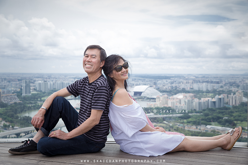 Outdoor casual couple photoshoot with Michael & Kimli at Marina Bay Sands (MBS) hotel