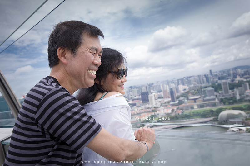 Outdoor casual couple photoshoot with Michael & Kimli at Marina Bay Sands (MBS) hotel