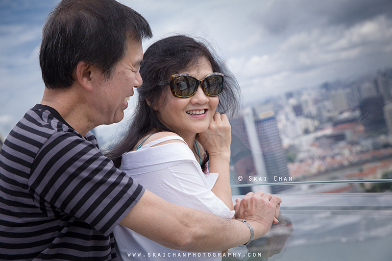 Outdoor casual couple photoshoot with Michael & Kimli at Marina Bay Sands (MBS) hotel