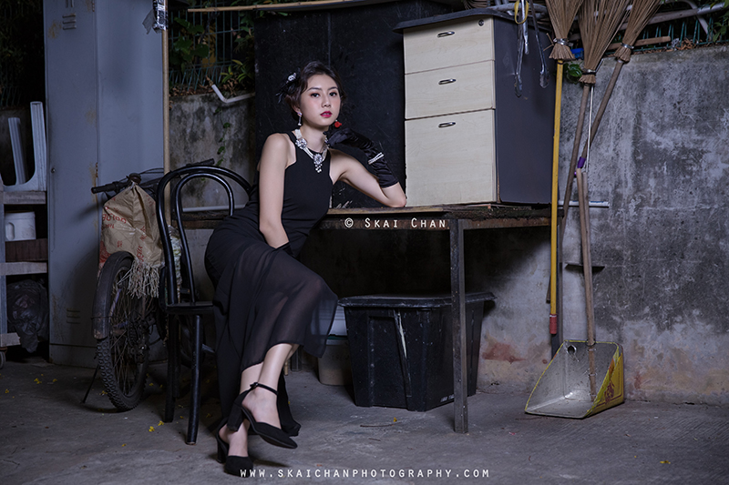 Vintage themed retro style night photoshoot with Hilary at Ann Siang Hill Park (back alley)