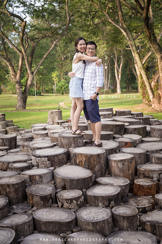 Outdoor lifestyle couple photoshoot with Wei Loong & Shujuan at Jurong Lake Gardens