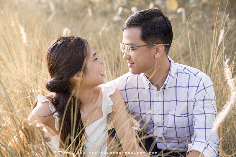 Outdoor lifestyle couple photoshoot with Wei Loong & Shujuan at Jurong Lake Gardens