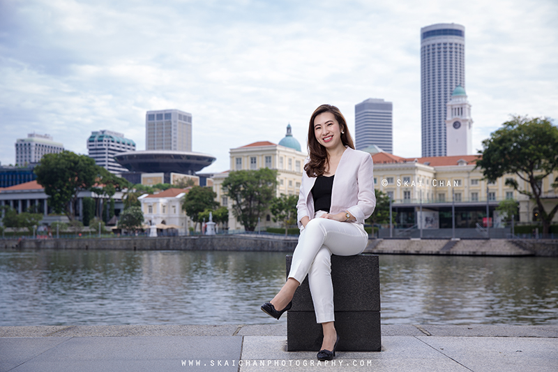 Corporate portrait photoshoot with Ratna Juita at Raffles Place Park & Boat Quay