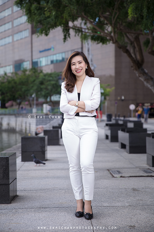 Corporate portrait photoshoot with Ratna Juita at Raffles Place Park & Boat Quay